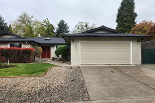 2591 Cedar Links Dr, Medford, OR 97504 - Photo 5