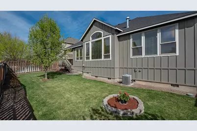2372 NW Hazelwood Avenue, Redmond, OR 97756 - Photo 3
