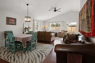 471 N Songbird St, Sisters, OR 97759 - Photo 3