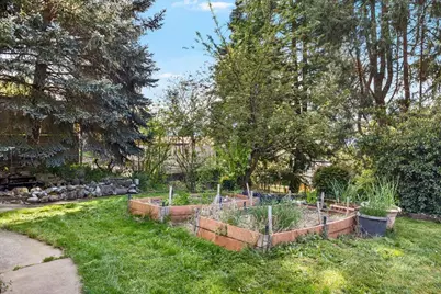 1625 NE Hillcrest Drive, Grants Pass, OR 97526 - Photo 35