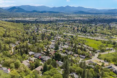 1625 NE Hillcrest Drive, Grants Pass, OR 97526 - Photo 45