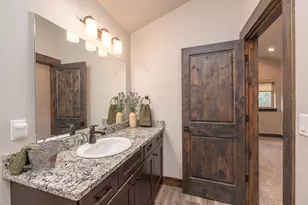 923 E Desperado Trail, Sisters, OR 97759 - Photo 15