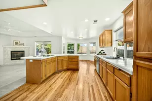 2855 Shanteal Pl, Medford, OR 97504 - Photo 3