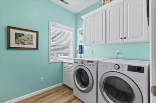 3910 Cherry Ln, Medford, OR 97504 - Photo 17