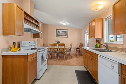 1570 S Peach Street #SPC 49, Medford, OR 97501 - Photo 17