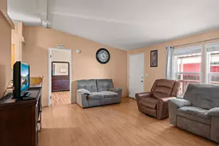 1570 S Peach St, Medford, OR 97501 - Photo 5