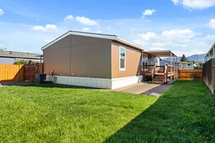 1570 S Peach St, Medford, OR 97501 - Photo 3