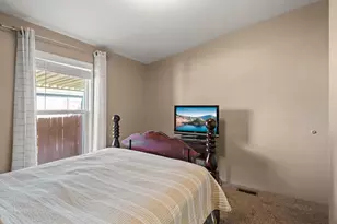 1570 S Peach St, Medford, OR 97501 - Photo 11