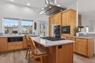 59871 Calgary Loop, Bend, OR 97702 - Photo 9