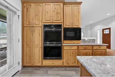 59871 Calgary Loop, Bend, OR 97702 - Photo 15