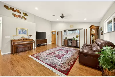 268 Crestview Loop, Grants Pass, OR 97527 - Photo 9