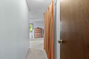 1883 S Peach St, Medford, OR 97501 - Photo 13