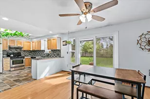 1883 S Peach St, Medford, OR 97501 - Photo 7