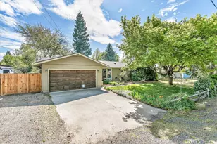 1883 S Peach St, Medford, OR 97501 - Photo 29