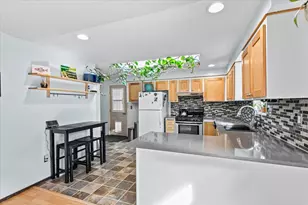 1883 S Peach St, Medford, OR 97501 - Photo 9