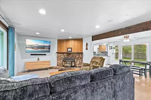 1883 S Peach St, Medford, OR 97501 - Photo 5