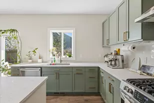 2059 SE 176th Ave, Portland, OR 97233 - Photo 5