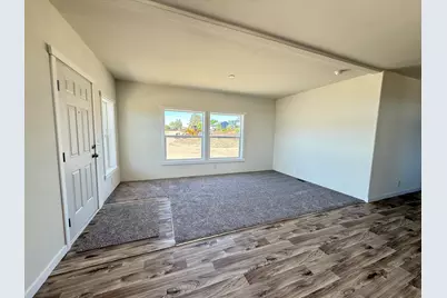 946 SE 10th Street #60, Madras, OR 97741 - Photo 3