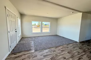 946 SE 10th St, Madras, OR 97741 - Photo 3