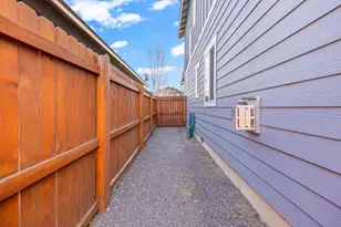 653 NE Providence Dr, Bend, OR 97701 - Photo 35
