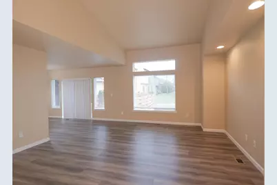 303 Live Oak Loop, Central Point, OR 97502 - Photo 7
