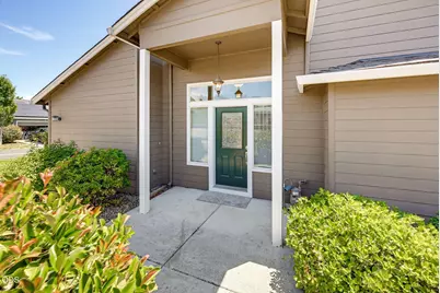 303 Live Oak Loop, Central Point, OR 97502 - Photo 3