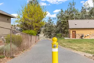 1037 NW Rimrock Dr, Redmond, OR 97756 - Photo 47