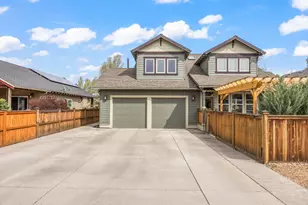 1037 NW Rimrock Dr, Redmond, OR 97756 - Photo 3