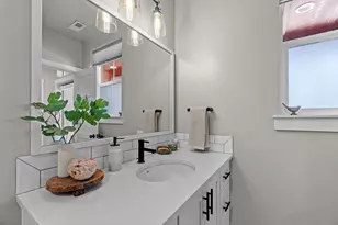 233 W Heising Dr, Sisters, OR 97759 - Photo 29