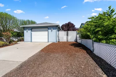 943 Hopkins Road, Central Point, OR 97502 - Photo 19