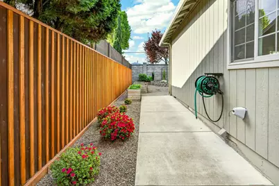 2025 Manchester Drive, Medford, OR 97501 - Photo 45