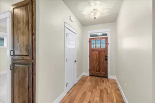 517 Windsong Way, Medford, OR 97504 - Photo 3