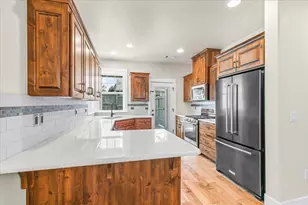 517 Windsong Way, Medford, OR 97504 - Photo 11