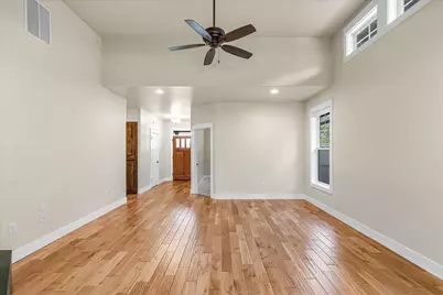 517 Windsong Way, Medford, OR 97504 - Photo 5