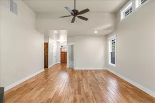 517 Windsong Way, Medford, OR 97504 - Photo 5