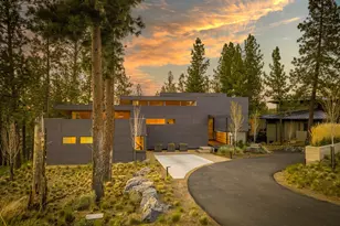 61865 Hosmer Lake Dr, Bend, OR 97702 - Photo 3