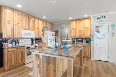 243 Highway 234, Eagle Point, OR 97524 - Photo 7