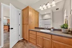 1370 Northwest Mount Washington Drive, Bend, OR 97703 - Photo 21