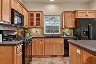 1370 Northwest Mount Washington Drive, Bend, OR 97703 - Photo 9
