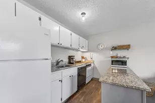 1565 NW Wall St, Bend, OR 97703 - Photo 3