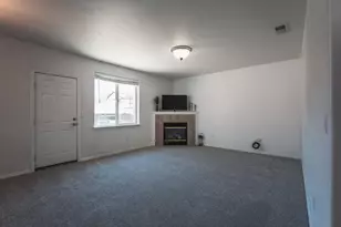 1390 NE 3rd St, Redmond, OR 97756 - Photo 3