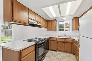 3167 Delta Waters Rd, Medford, OR 97504 - Photo 5