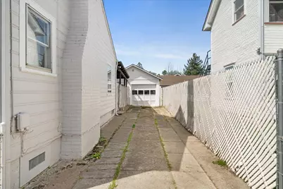 406 Newtown Street, Medford, OR 97501 - Photo 3