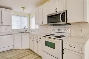 533 NE Shoshone Dr, Redmond, OR 97756 - Photo 17