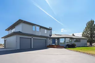 61280 Mountain Breezes Ct, Bend, OR 97702 - Photo 3