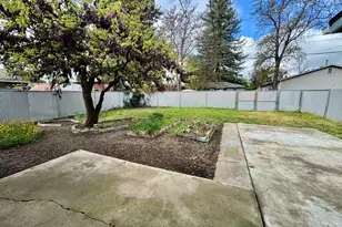 948 S Ivy St, Medford, OR 97501 - Photo 23