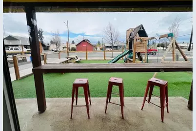 122 SW 5th Street, Redmond, OR 97756 - Photo 5