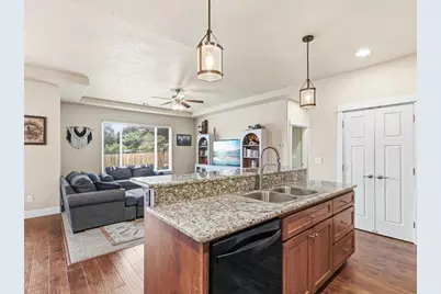 707 Sweethome Place, Medford, OR 97504 - Photo 11