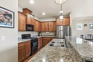 707 Sweethome Pl, Medford, OR 97504 - Photo 9