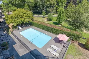 115 Rogue River Hwy, Grants Pass, OR 97527 - Photo 5